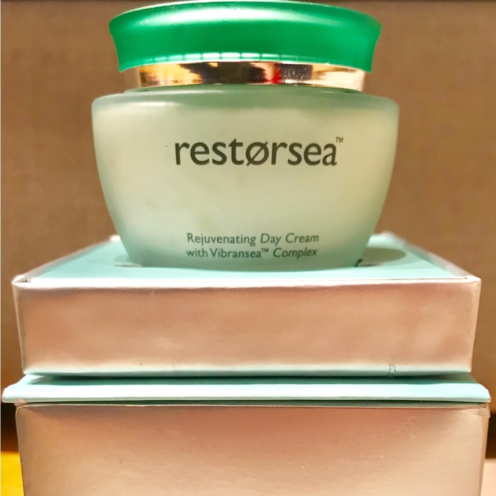 9 pack of Restorsea face creams.  All sealed and new!